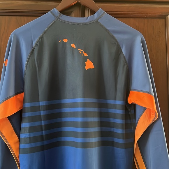 New Da Hui Cove Blue LS Rashguard was born in Hawaii by a group of surfers 🏄‍♂️ - Picture 2 of 9
